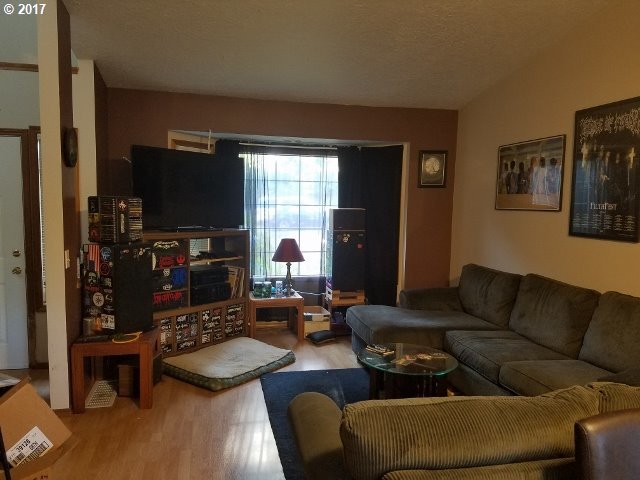 160 Southeast 151st Avenue Portland, OR 97233 - Photo 3 of 15