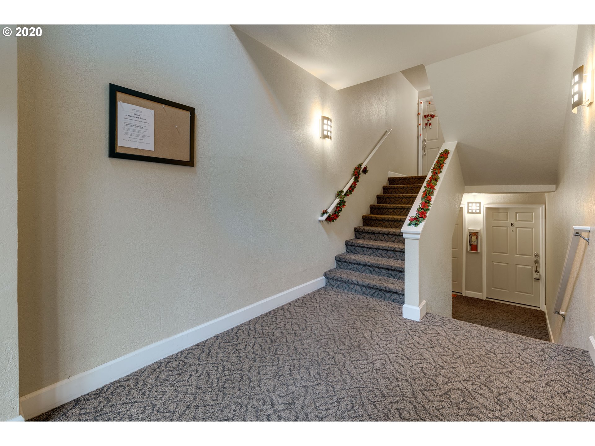 7937 Southwest 40th Avenue, Unit B Portland, OR 97219 - Photo 3 of 22