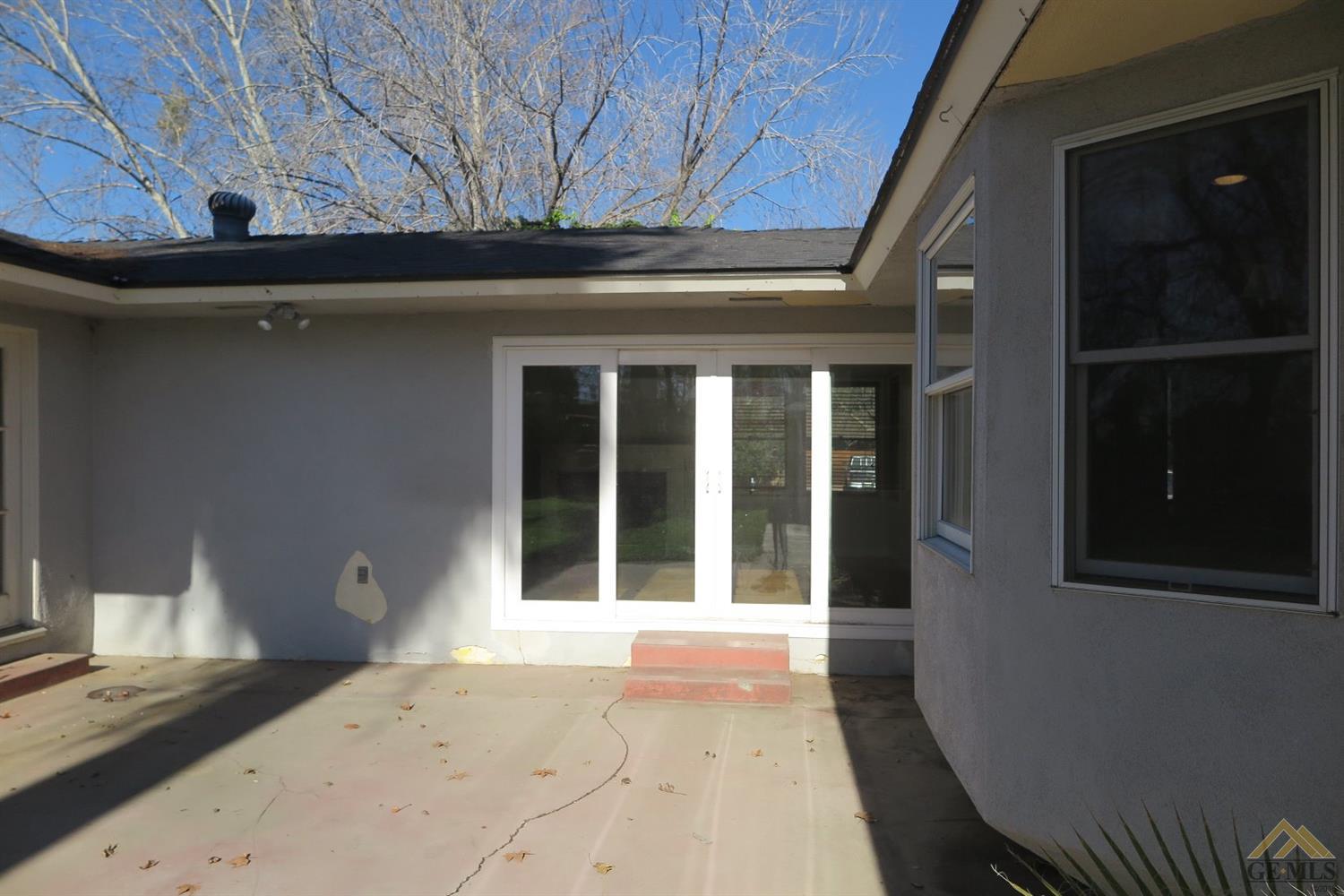 1729 Locust Ravine Bakersfield, CA 93306 - Photo 28 of 31 Gallery Image 28