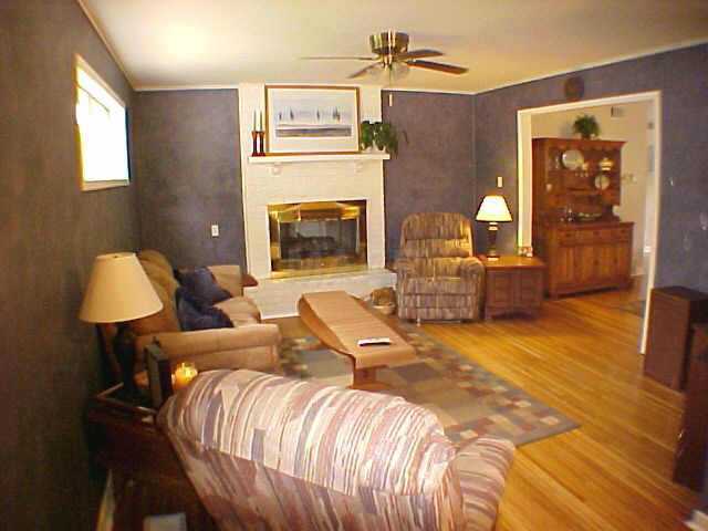 4938 Flamingo Road Memphis, TN 38117 - Photo 6 of 9 Den opens to large breakfast room, easy access lovely treed backyard.