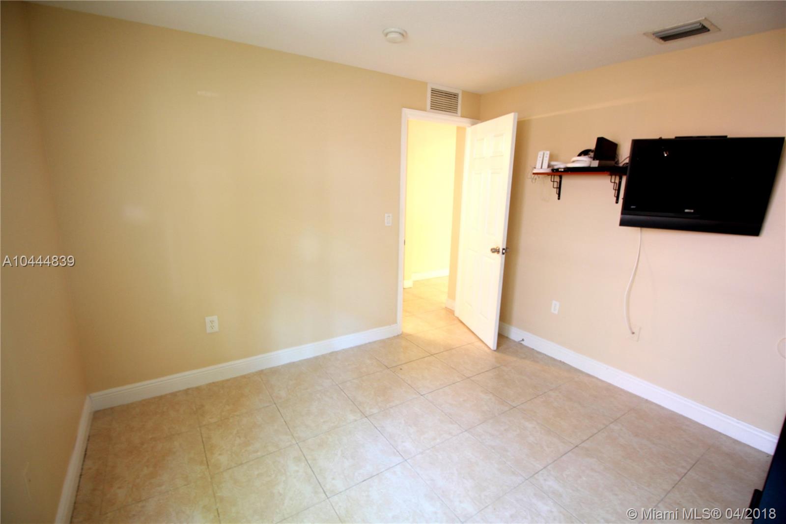 14459 Southwest 40th Street Miami, FL 33185 - Photo 17 of 22
