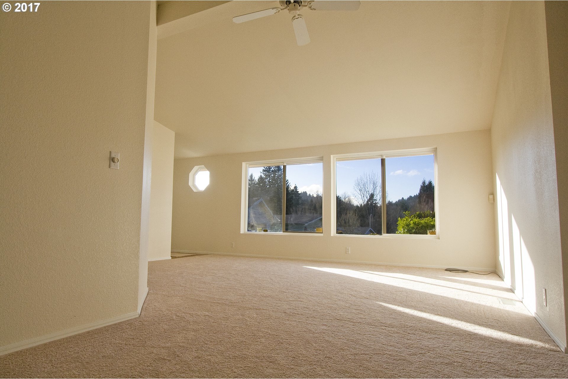 1614 Southeast Maple Loop Gresham, OR 97080 - Photo 3 of 13