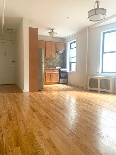 245 West 51st Street, Unit Undisclosed Manhattan, NY 10019 - Photo 2 of 13