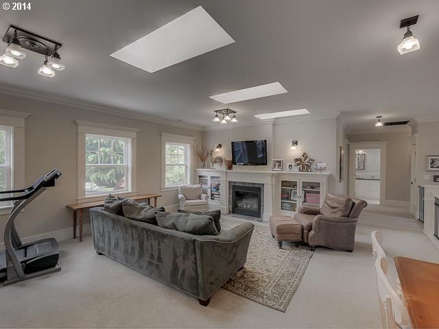 11537 South Riverwood Road Portland, OR 97219 - Photo 9 of 16 Gallery Image 9