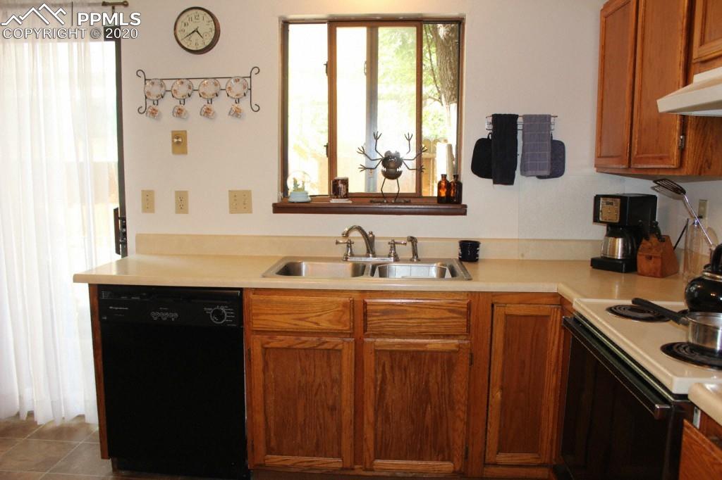 749 Alexander Road, Unit B Colorado Springs, CO 80909 - Photo 12 of 36