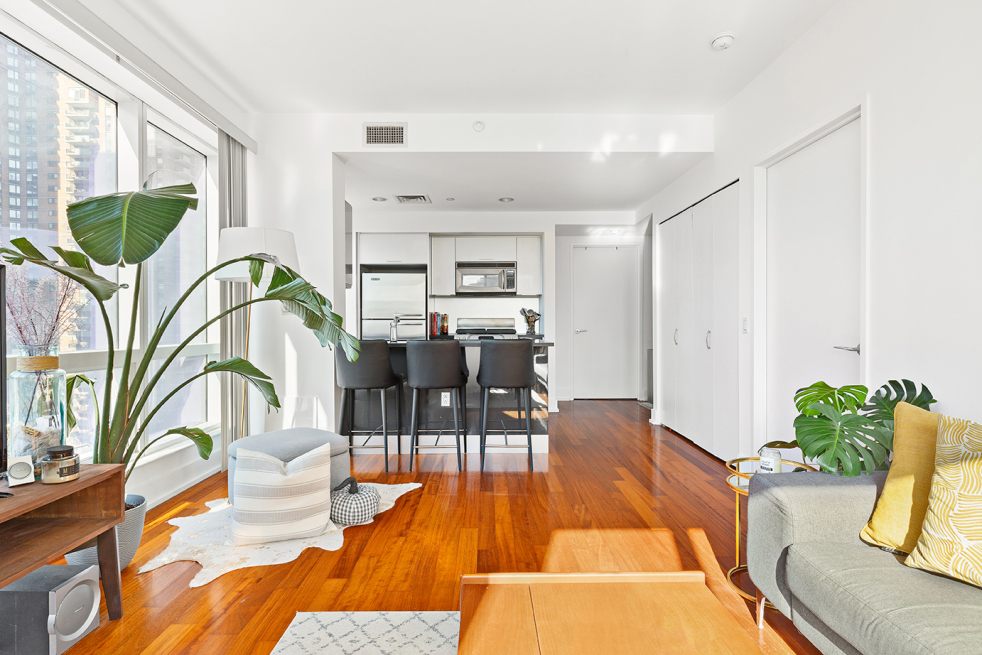 350 West 42nd Street, Unit 10L Manhattan, NY 10036 - Photo 3 of 8