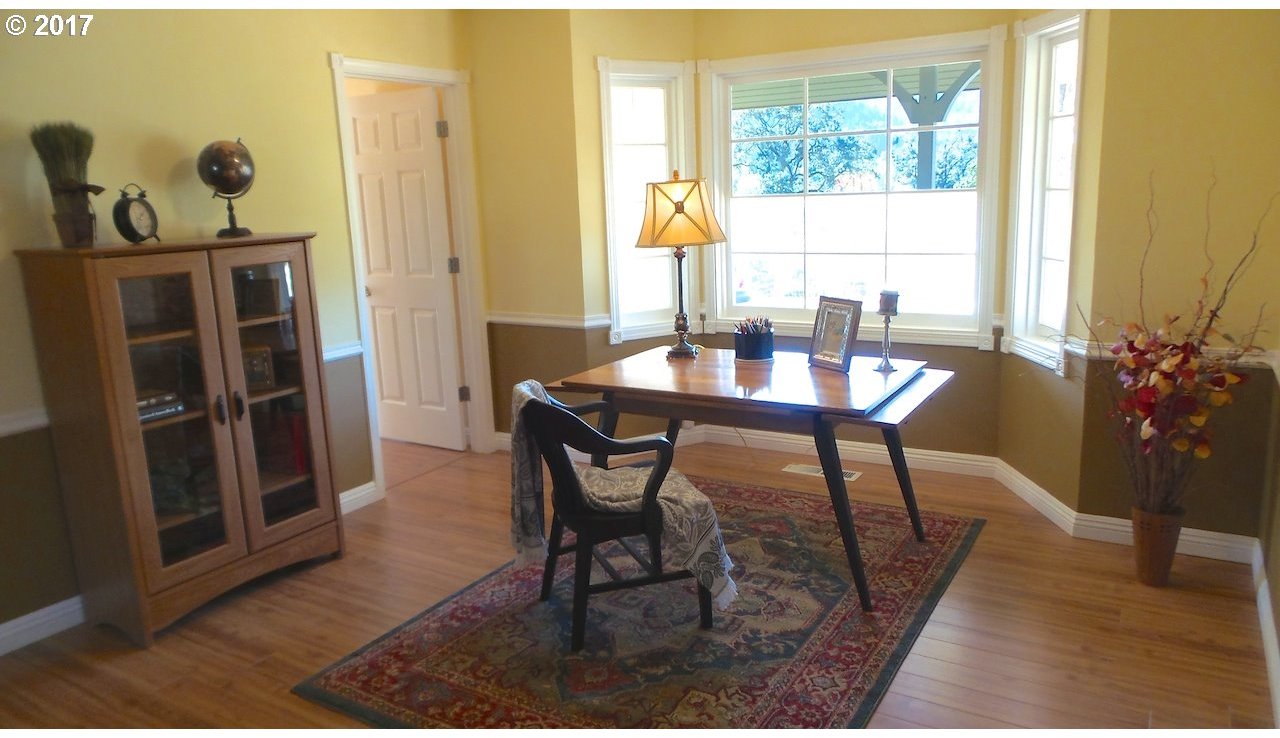 4077 Colonial Road Roseburg, OR 97471 - Photo 15 of 32 Gallery Image 15