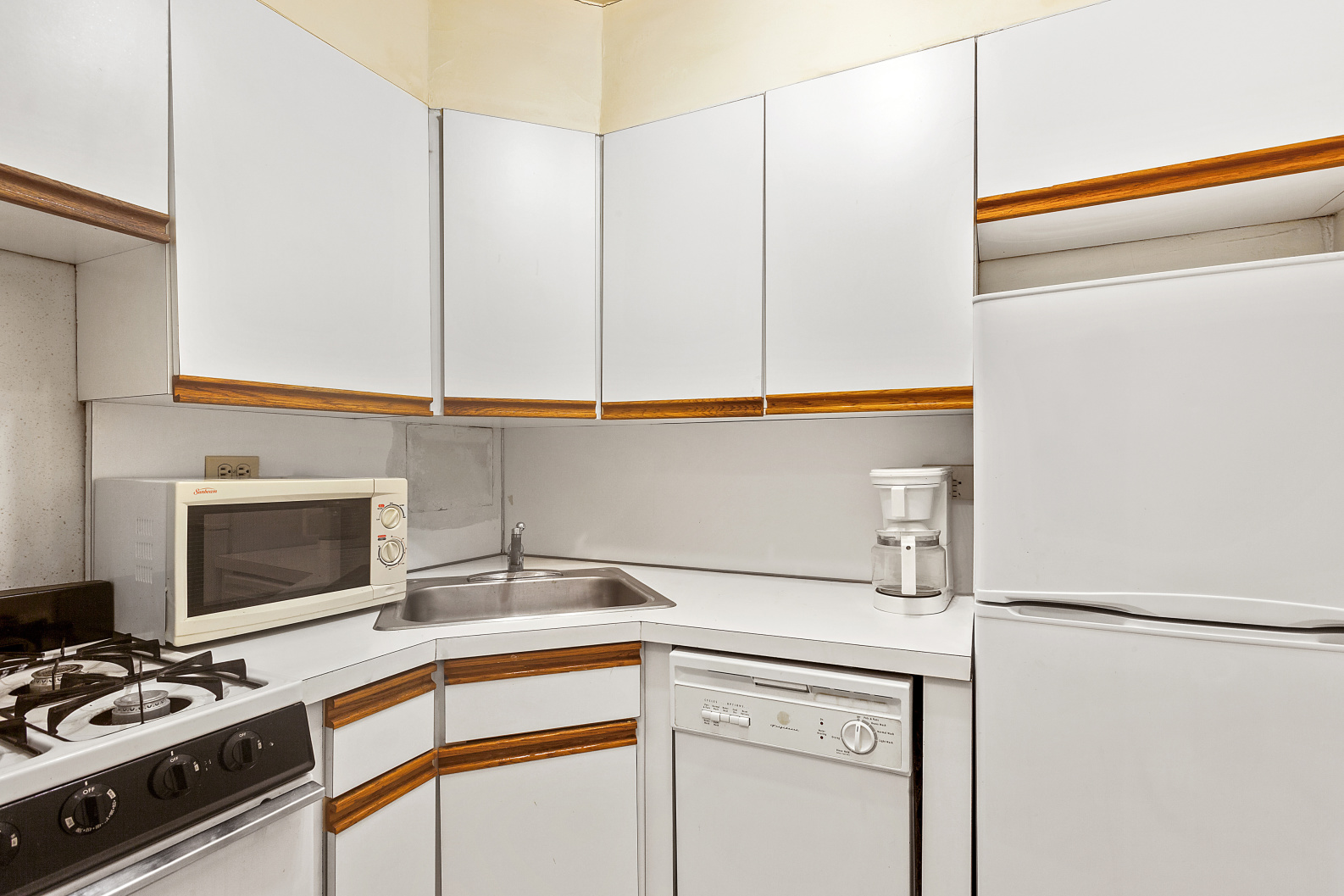 330 East 49th Street, Unit 2L Manhattan, NY 10017 - Photo 3 of 6