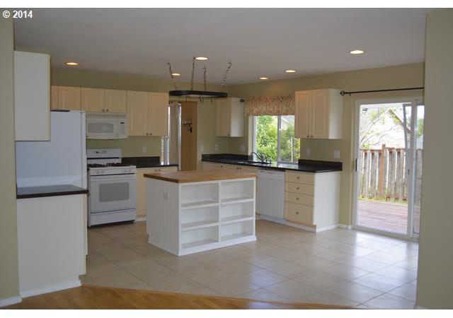 15951 Northwest Rondos Drive Portland, OR 97229 - Photo 5 of 16 Gallery Image 5