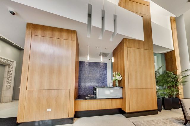 100 E 14th St, Chicago, IL 60605 - Photo 6 of 31