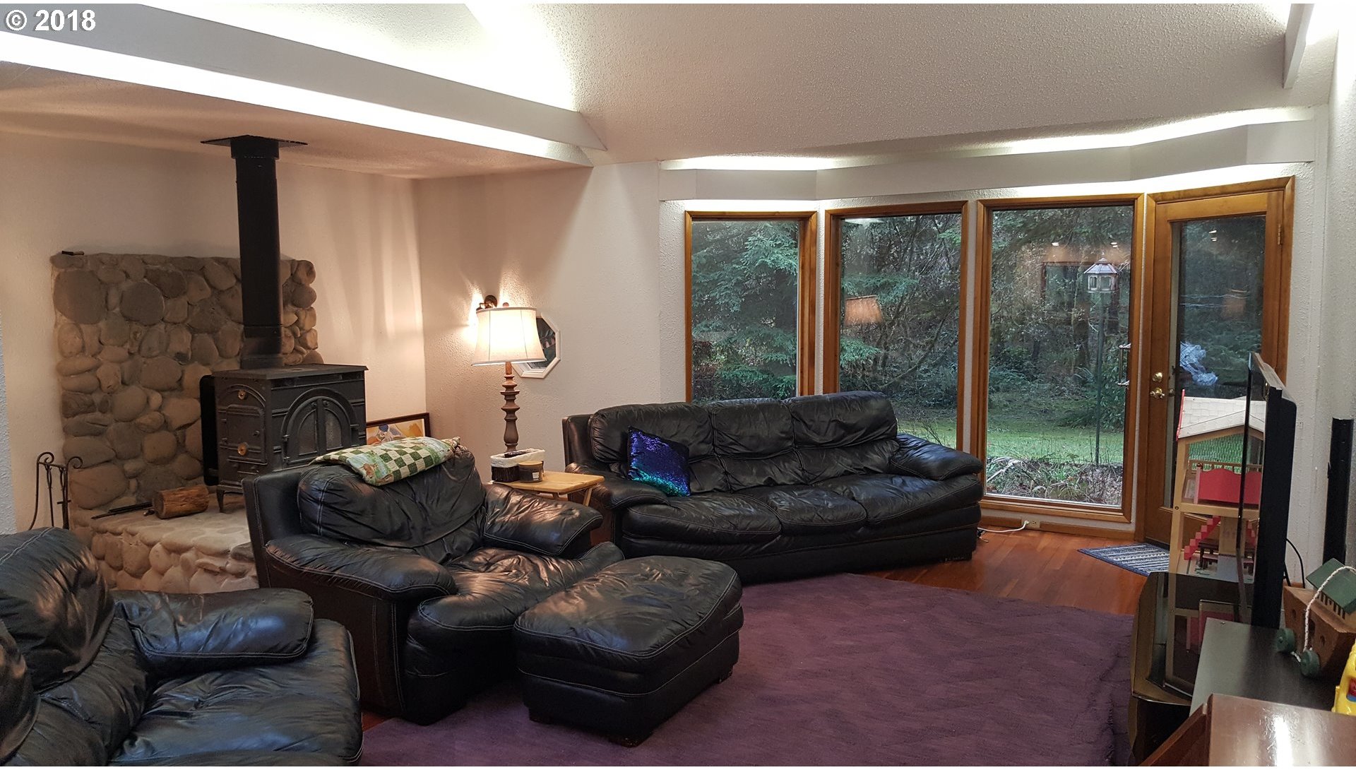 1587 Cox Road Yoncalla, OR 97499 - Photo 5 of 31