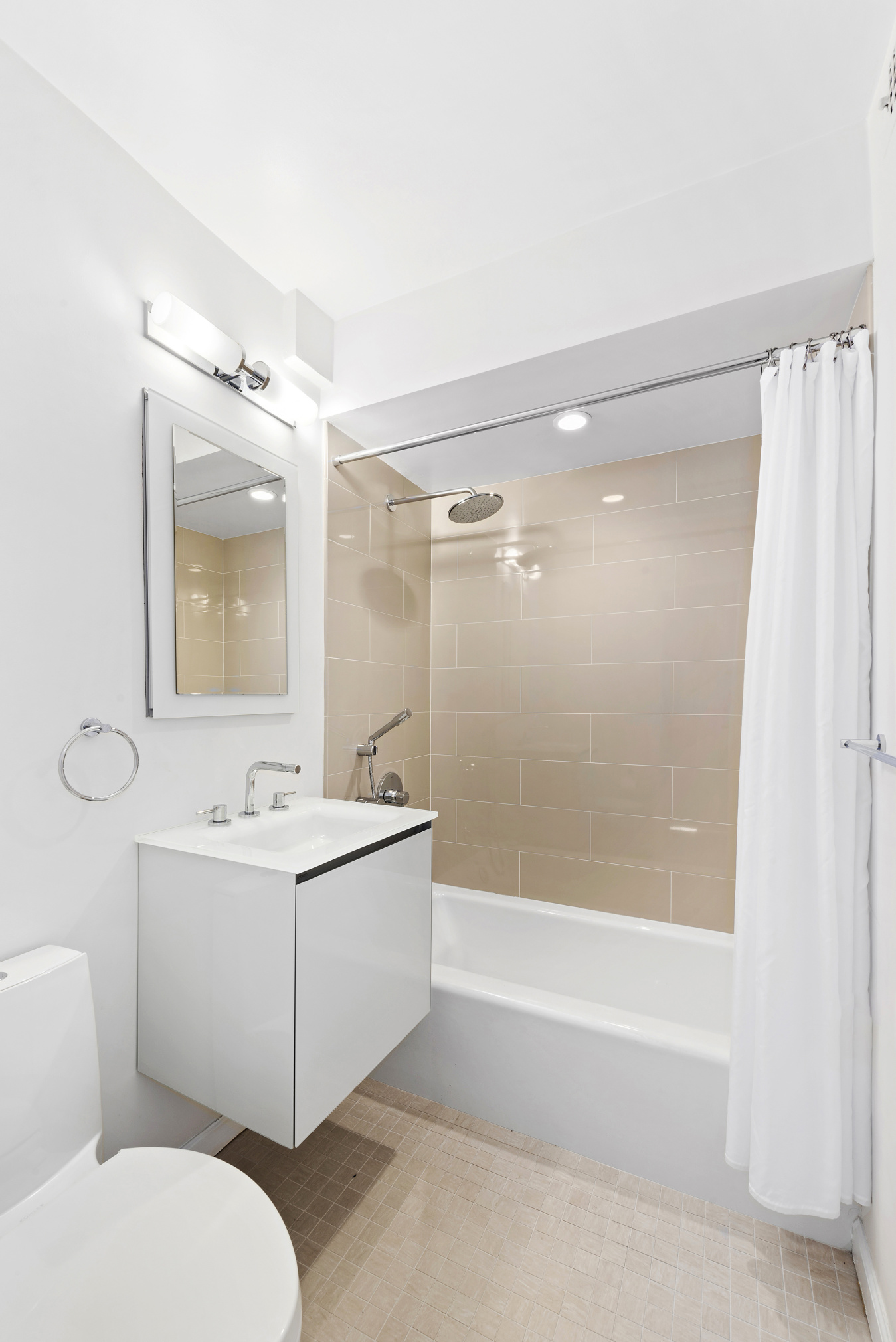 300 East 71st Street, Unit 15C Manhattan, NY 10021 - Photo 7 of 9