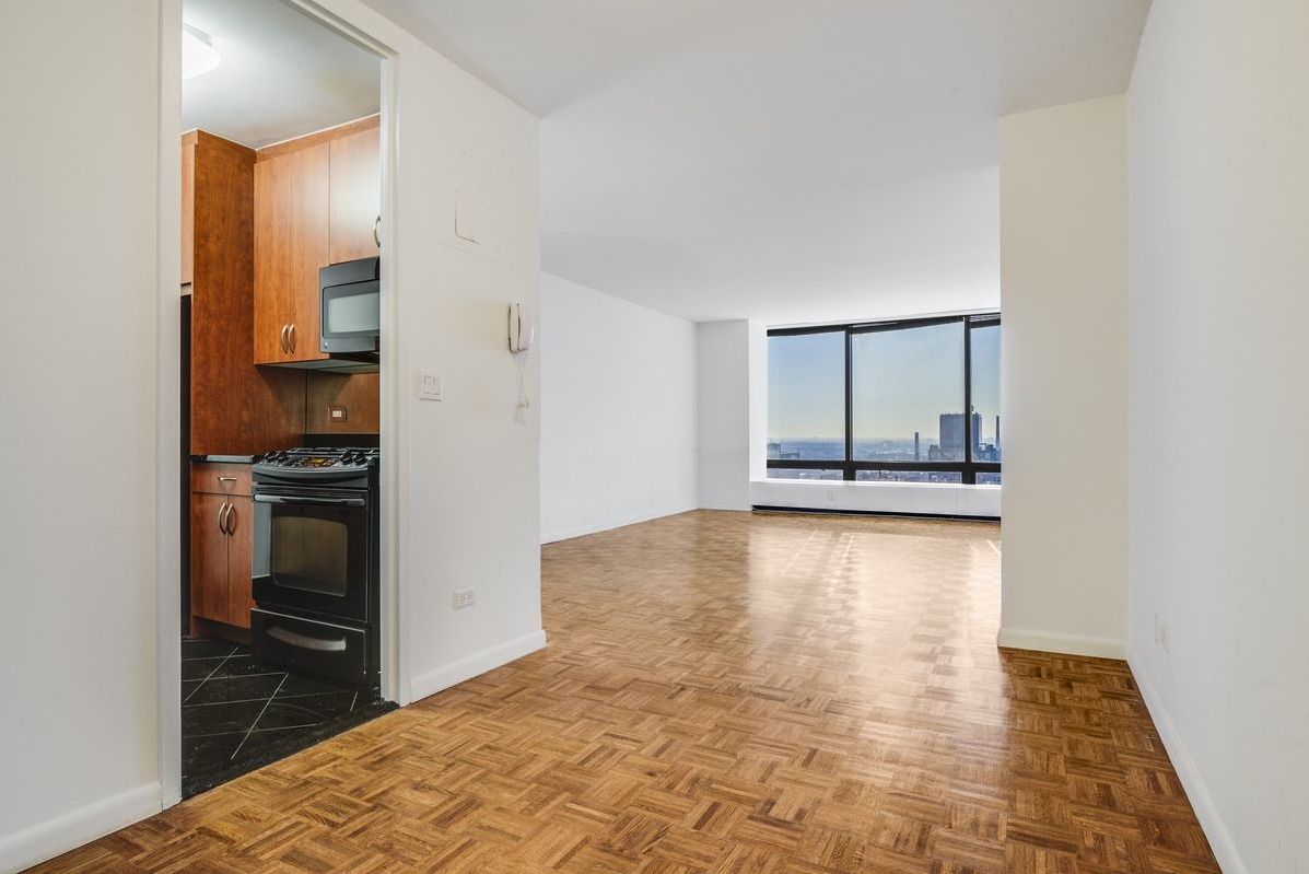 265 East 66th Street, Unit 37G Manhattan, NY 10065 - Photo 3 of 14
