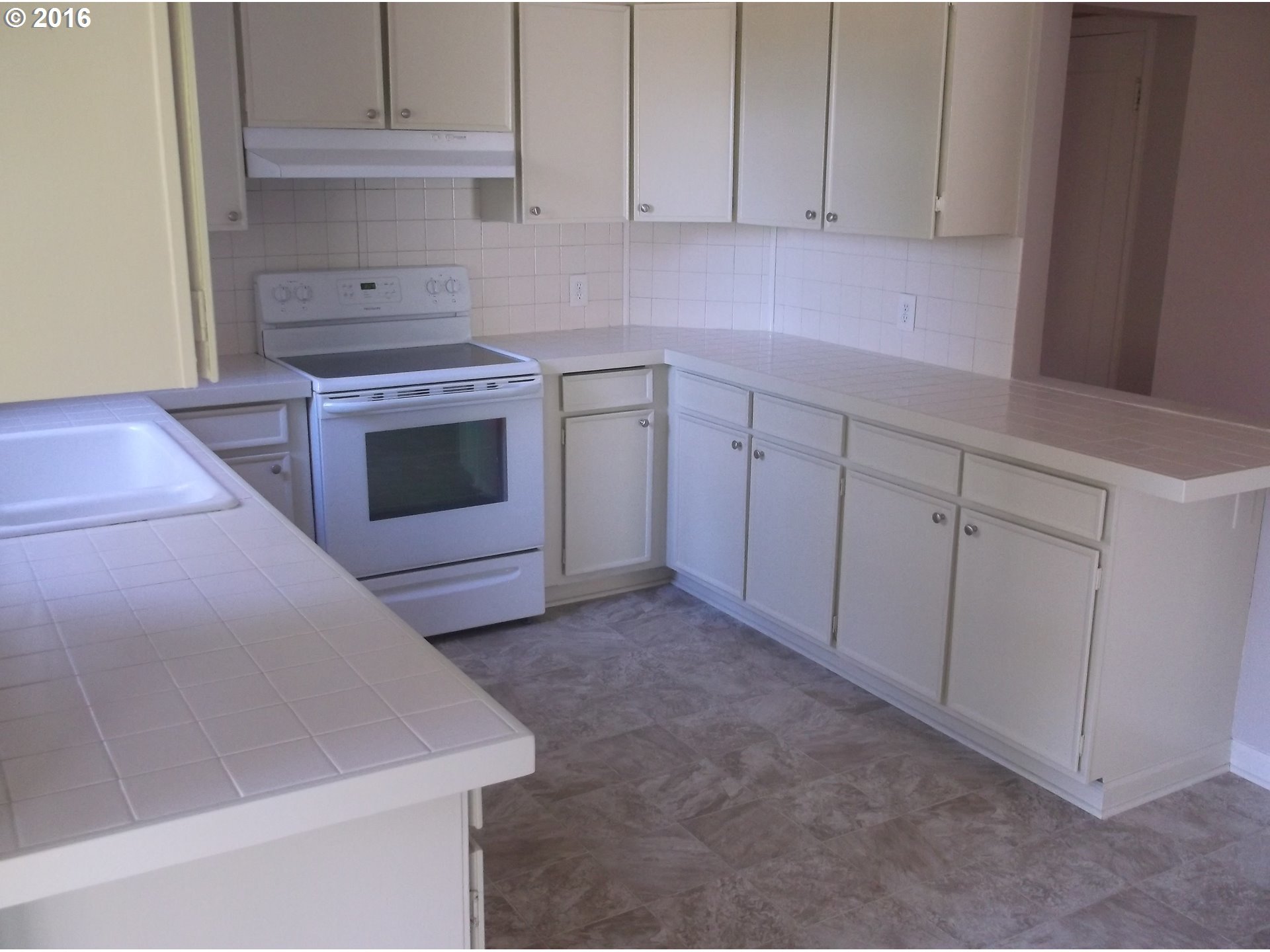5901 Southwest Brugger Street Portland, OR 97219 - Photo 22 of 32 Gallery Image 22