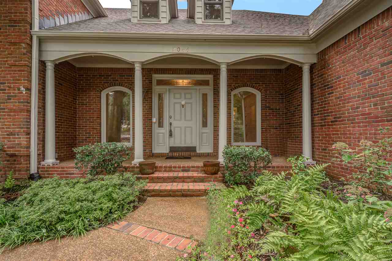 2044 Steeplebrook Drive Memphis, TN 38016 - Photo 3 of 25 Front Porch with room for seating ~ Roof replaced about 5-6 years ago