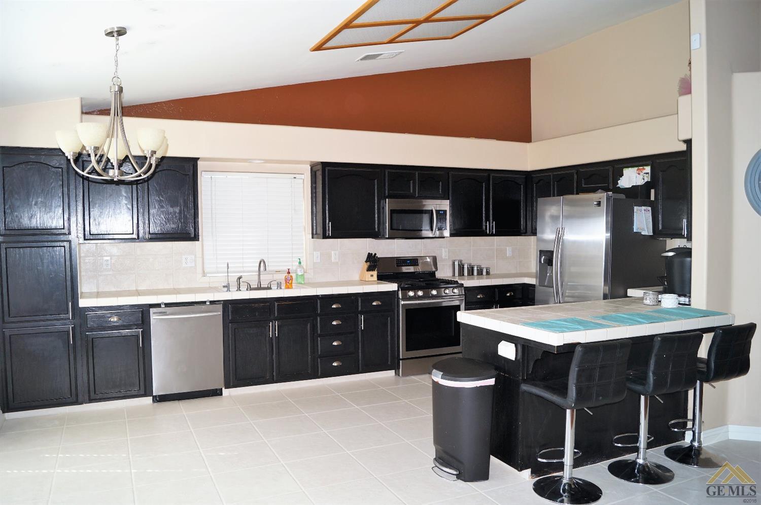 5407 Spring Flower Way Bakersfield, CA 93313 - Photo 10 of 21