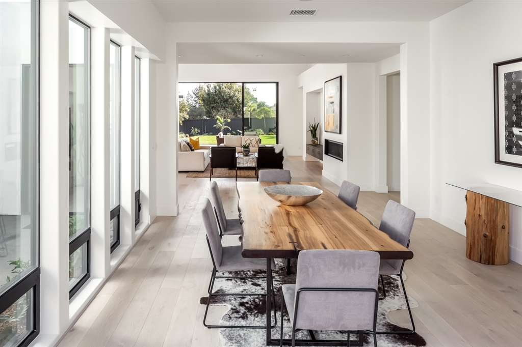 1114 Crest Drive Encinitas, CA 92024 - Photo 5 of 18