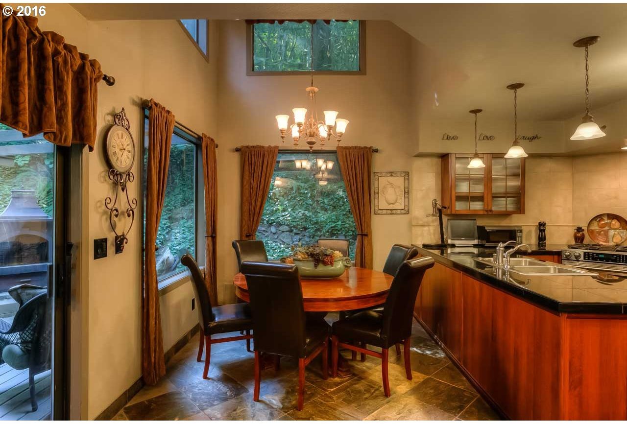 3836 Spring Street South Salem, OR 97302 - Photo 3 of 32 Gallery Image 3