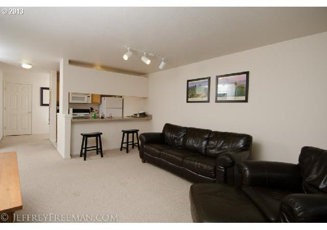 1129 Southwest Gaines Street Portland, OR 97239 - Photo 7 of 13