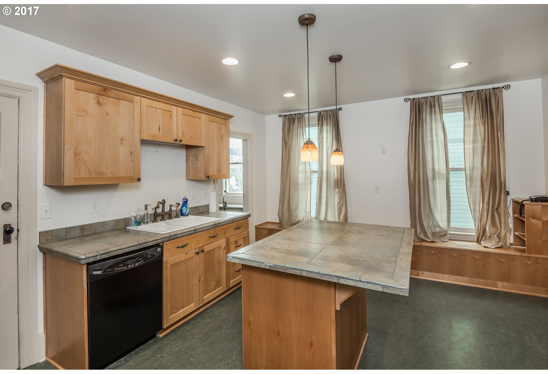 522 Northeast Morris Street Portland, OR 97212 - Photo 16 of 19