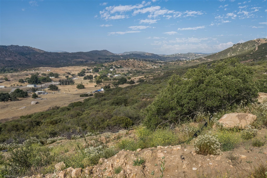 18655 Swan Road Ramona, CA 92065 - Photo 4 of 25 Gallery Image 4