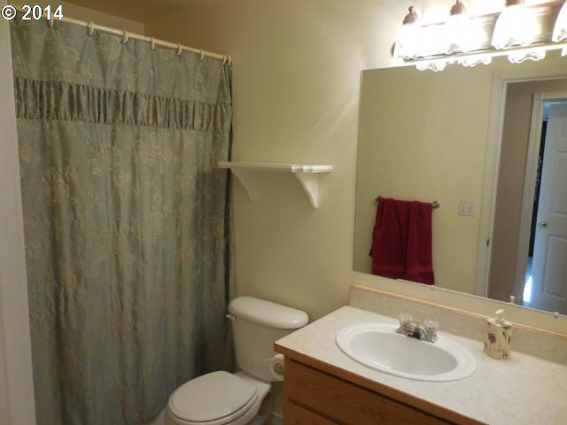 4098 Hooker Road Roseburg, OR 97470 - Photo 9 of 16 Gallery Image 9