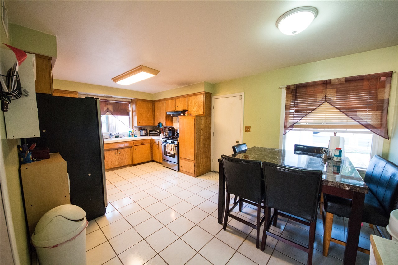 14229 Halper Road Poway, CA 92064 - Photo 5 of 16 Spacious kitchen with dining area.