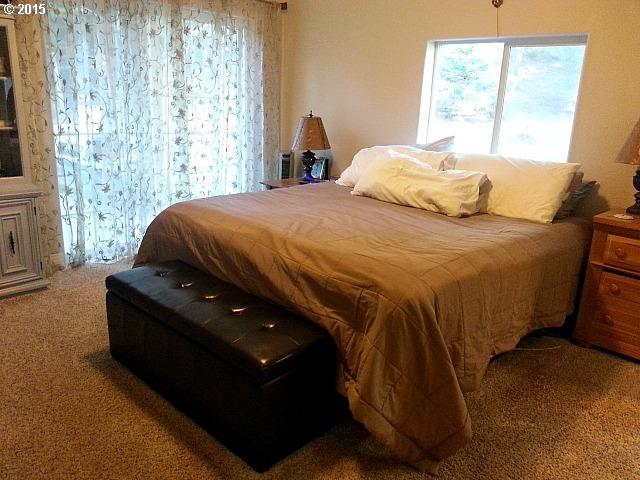 303 Snowberry Road Roseburg, OR 97471 - Photo 7 of 16