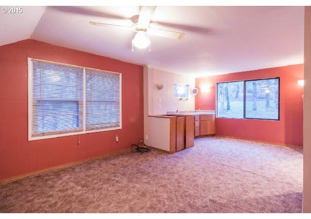 2137 Cole Road Oakland, OR 97462 - Photo 8 of 16 Gallery Image 8