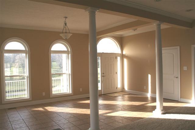 LOVELY 18X20 LIVING ROOM,TILE FLOORS,DECORATIVE COLUMNS,LARGE CLOSET,SURROUNDED BY WINDOWS FOR GREAT VIEWS.