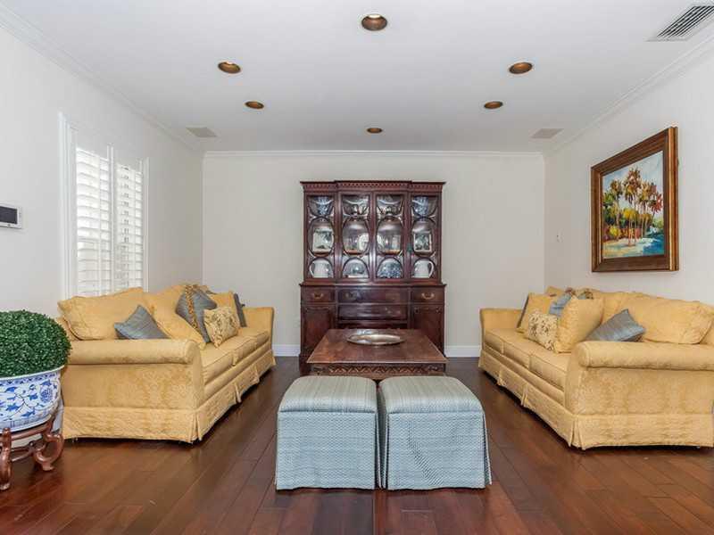 5774 Southwest 76th Terrace South Miami, FL 33143 - Photo 6 of 35