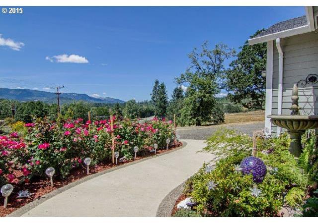 3713 Colonial Road Roseburg, OR 97471 - Photo 5 of 15 Gallery Image 5