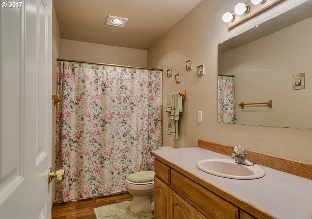 6705 Southeast Barbara Welch Road Portland, OR 97236 - Photo 9 of 27