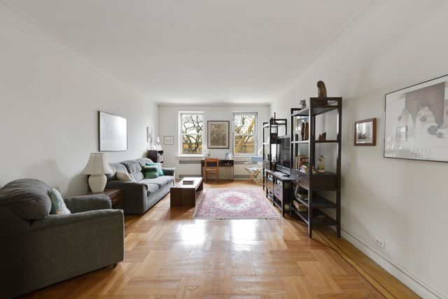 $815,000 | 730 Fort Washington Avenue, Unit 4N | Hudson Heights