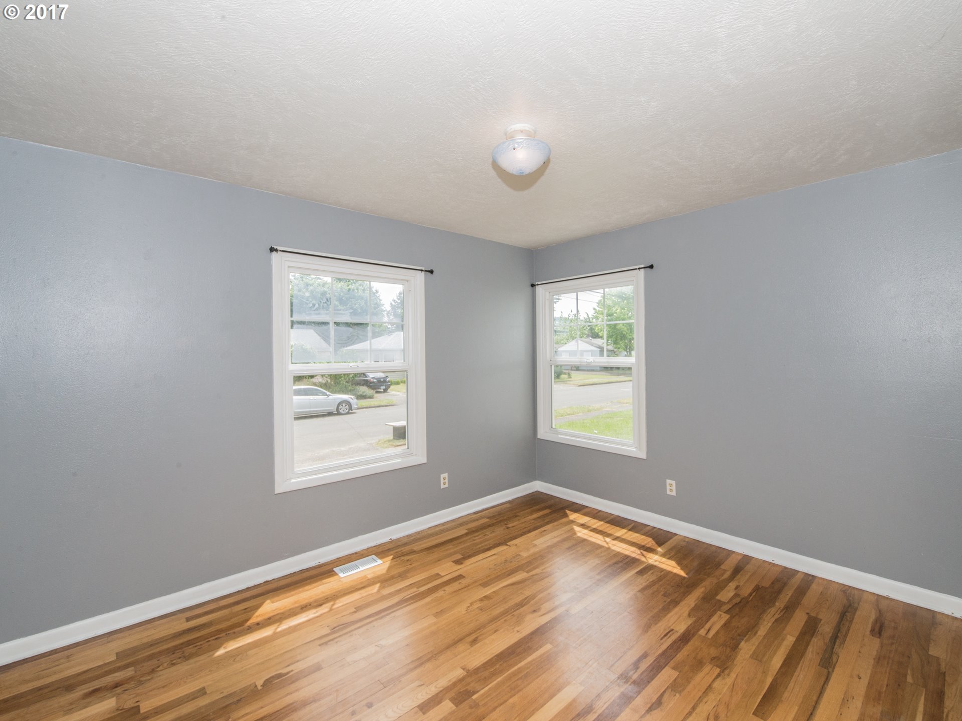 6523 Southeast 84th Avenue Portland, OR 97266 - Photo 12 of 18