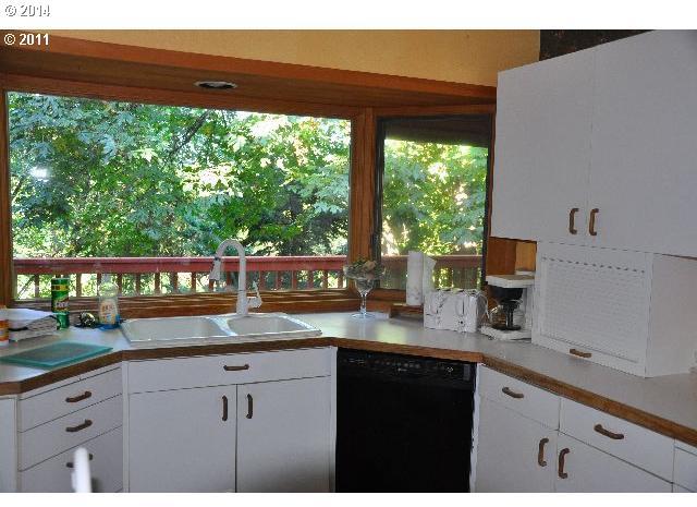 17 Southwest Palatine Hill Road Portland, OR 97219 - Photo 4 of 7 Gallery Image 4