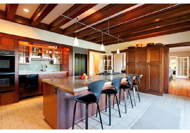 11388 Southwest Riverwood Road Portland, OR 97219 - Photo 9 of 16 Gallery Image 9