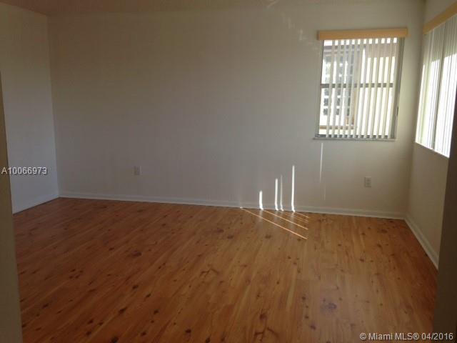 15564 Southwest 112th Way Miami, FL 33196 - Photo 15 of 22 Gallery Image 15