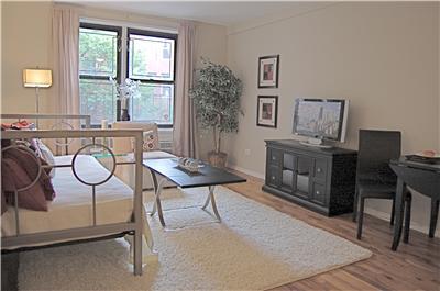 165 Christopher Street, Unit 2O Manhattan, NY 10014 - Photo 1 of 4