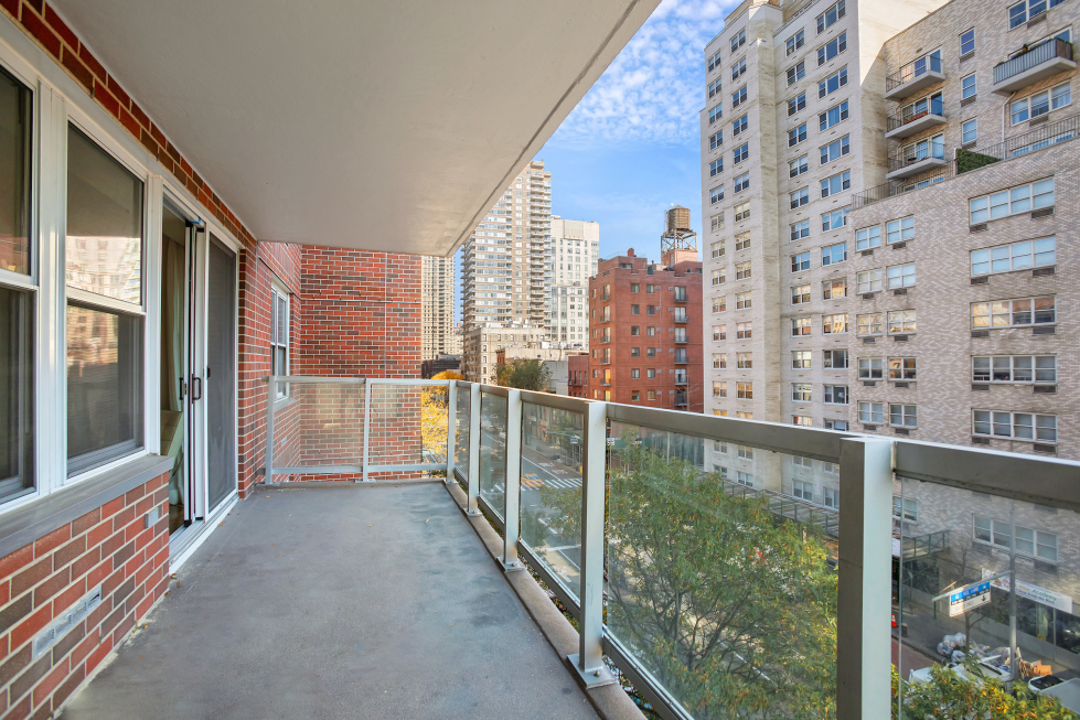 363 East 76th Street, Unit 6F Manhattan, NY 10021 - Photo 3 of 8
