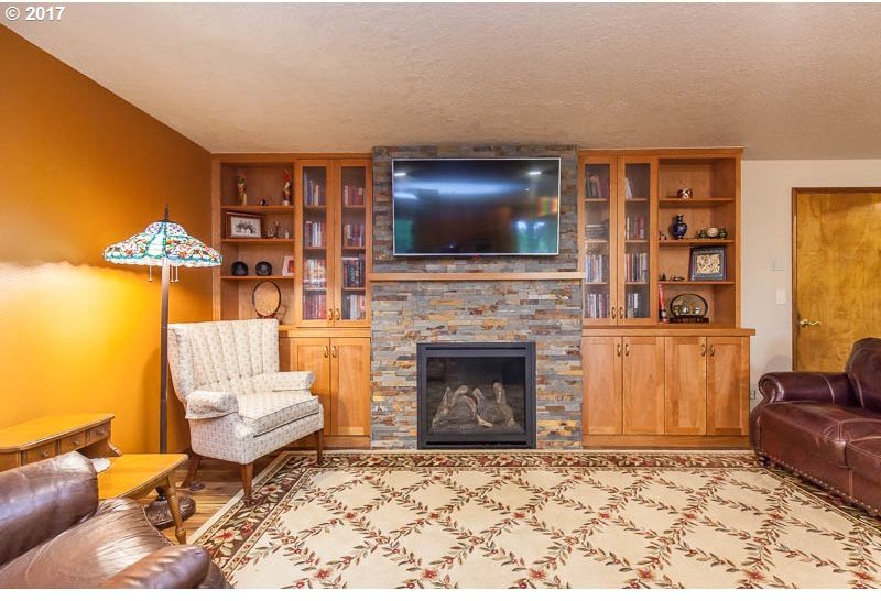 8021 MacLeay Road Southeast Salem, OR 97317 - Photo 21 of 32 Gallery Image 21