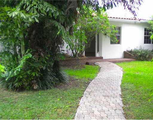 270 Woodcrest Road Key Biscayne, FL 33149 - Photo 1 of 14