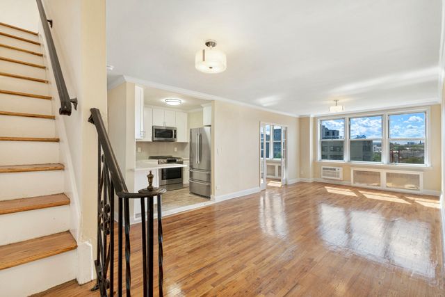 $794,043 | 207 Ocean Parkway, Unit 6F | Kensington