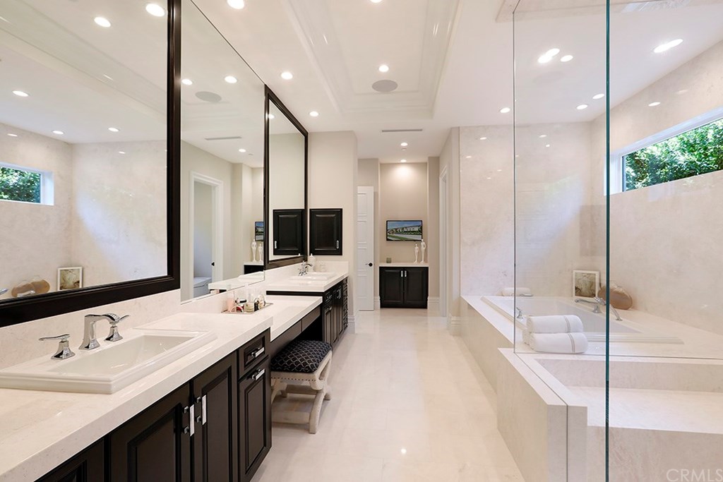 4521 Roxbury Road Corona del Mar, CA 92625 - Photo 18 of 40