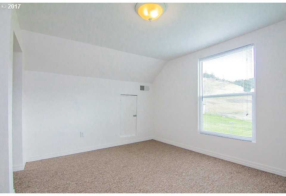 2220 South Myrtle Road Myrtle Creek, OR 97457 - Photo 14 of 28 Gallery Image 14