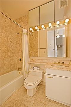 524 East 72nd Street, Unit 32F Manhattan, NY 10021 - Photo 2 of 6
