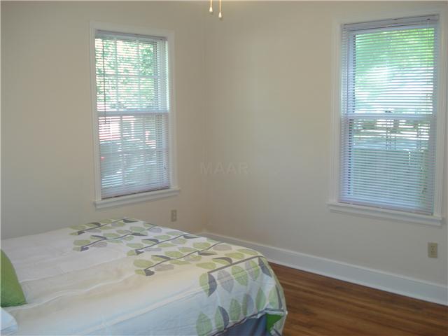 995 Wingfield Road Memphis, TN 38122 - Photo 16 of 24 Huge windows add plenty of natural light to the master bedroom.