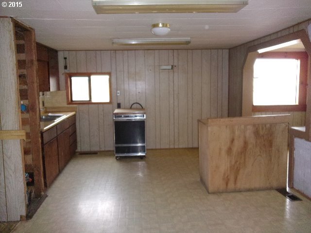 195 Cobb Street Dillard, OR 97432 - Photo 1 of 11 Gallery Image 1