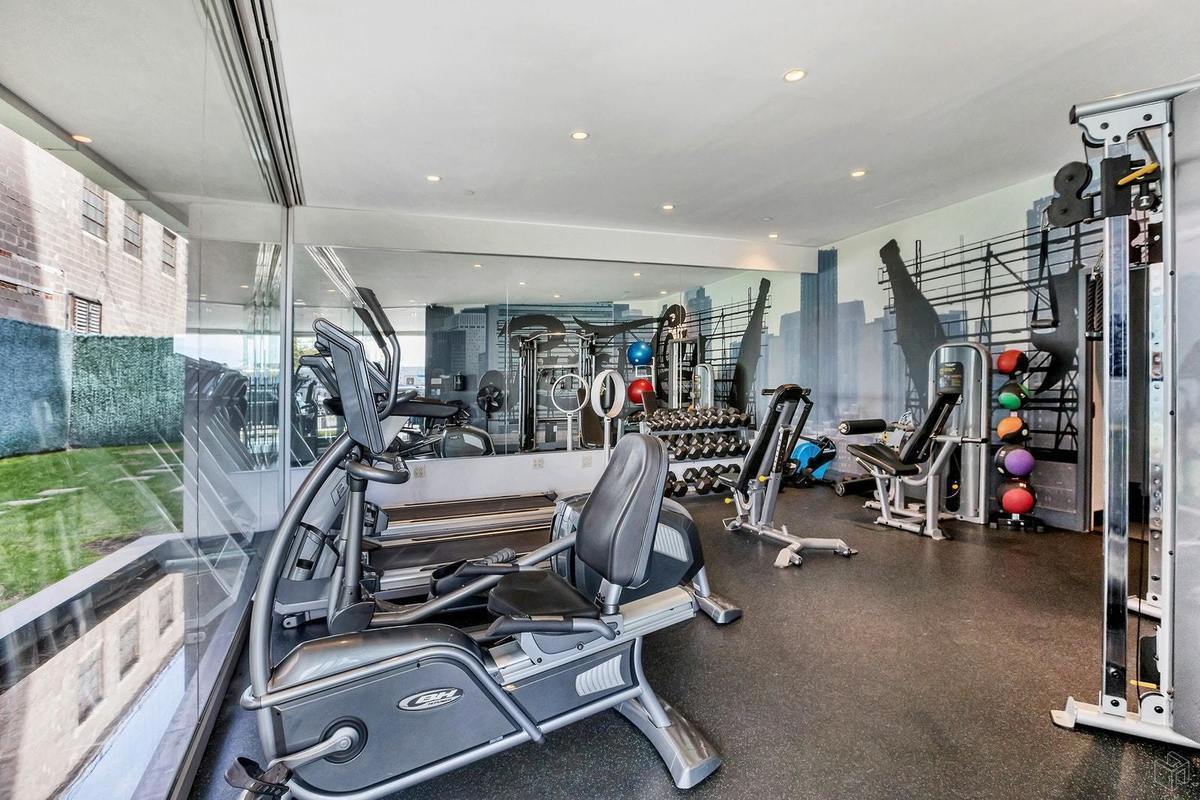 Murano 5-19 Borden Ave, Queens, NY 11101 - Photo 15 of 27