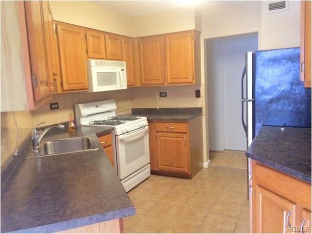 680 West Boston Post Road, Unit 1Q Mamaroneck, NY 10543 - Photo 9 of 28